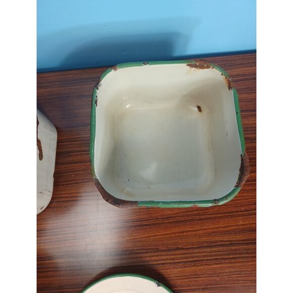 Vintage Enameled Green Trim Cookware Pot Bowls Plate Lids Lot Of 8 Farmhouse - Picture 6 of 16